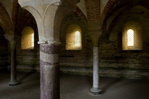 zoom on one marble column from the room.