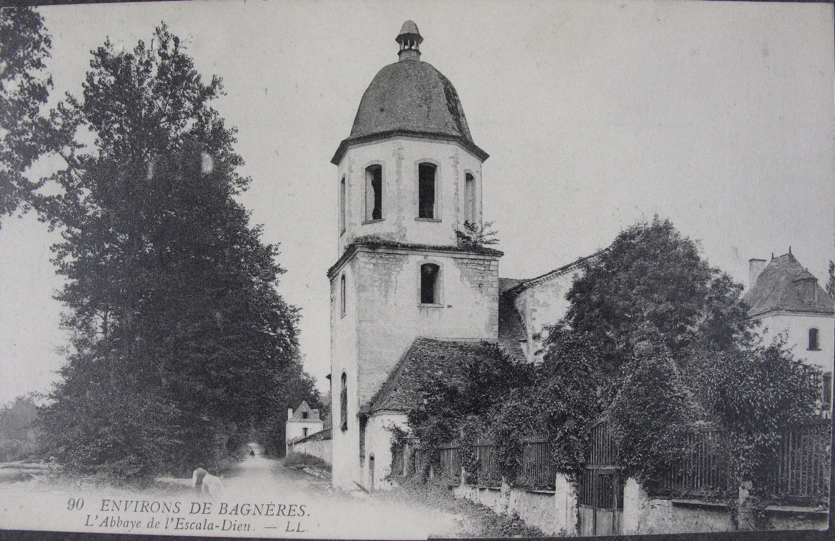 carte postale de l'abbaye - fin XIXe ou début XXe siècle